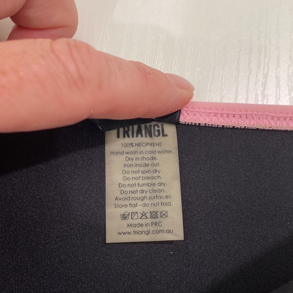 Triangl neoprene bikini bottom NWOT Size medium pink - Picture 6 of 6
